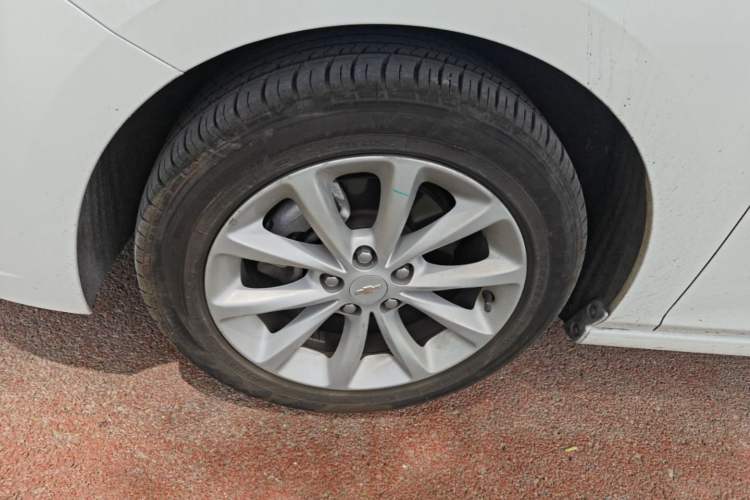 Used Chevrolet Cruze 2018 320 Automatic Pioneer Sunroof Edition Left Front Wheel Hub