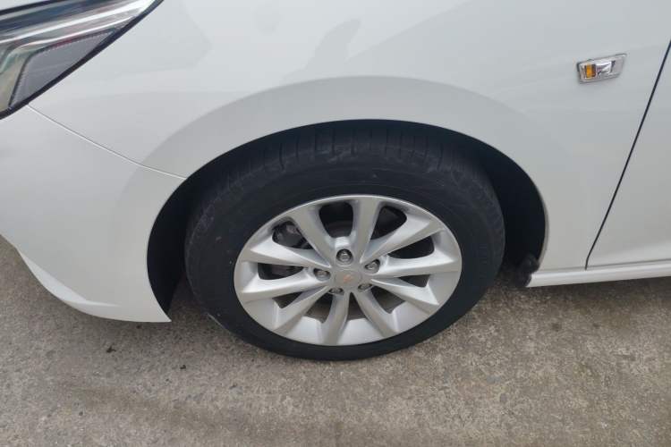 Used Chevrolet Cruze 2018 320 Automatic Pioneer Sunroof Edition Left Front Wheel Hub