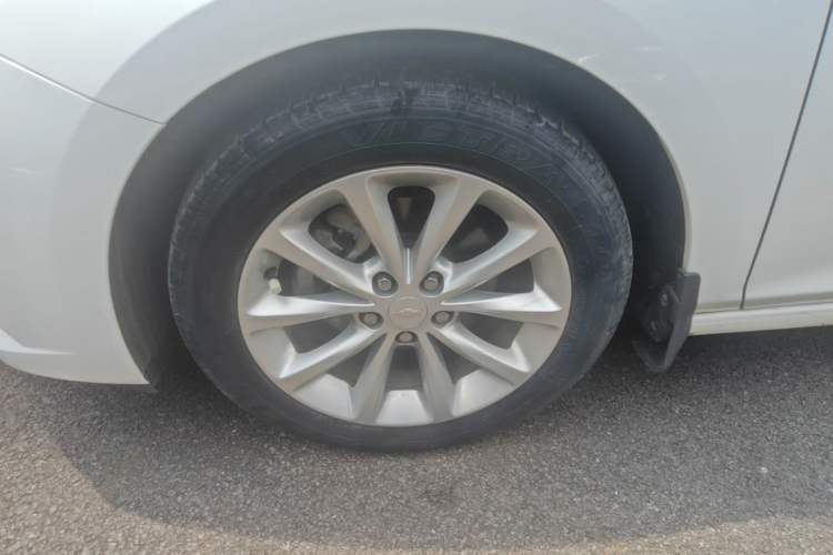 Used Chevrolet Cruze 2018 320 Automatic Pioneer Sunroof Edition Left Front Wheel Hub