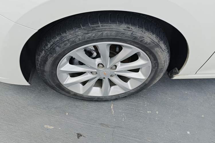 Used Chevrolet Cruze 2018 320 Automatic Pioneer Sunroof Edition Left Front Wheel Hub