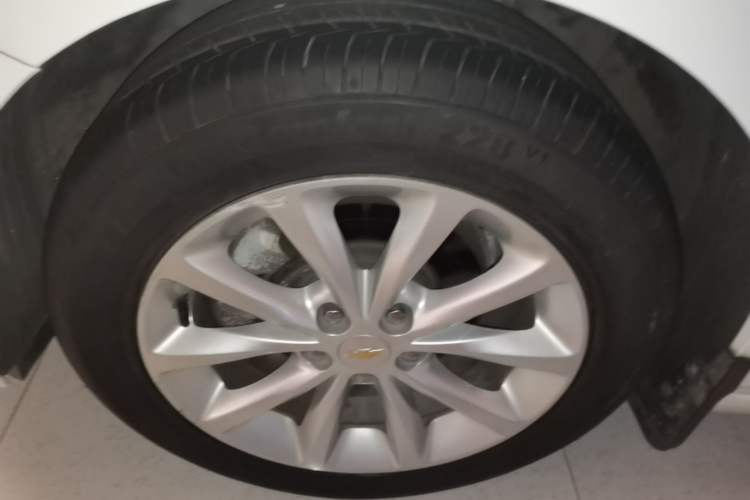 Used Chevrolet Cruze 2018 320 Automatic Pioneer Sunroof Edition Left Front Wheel Hub
