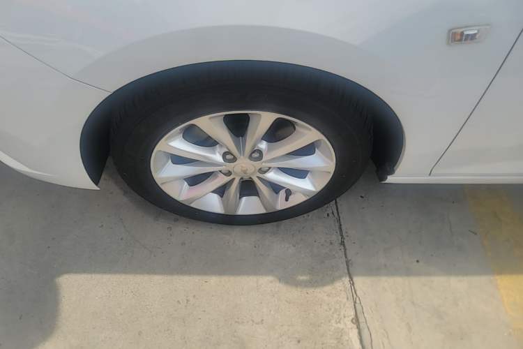 Used Chevrolet Cruze 2018 330T Dual-Clutch Xuanfeng Edition Left Front Wheel Hub