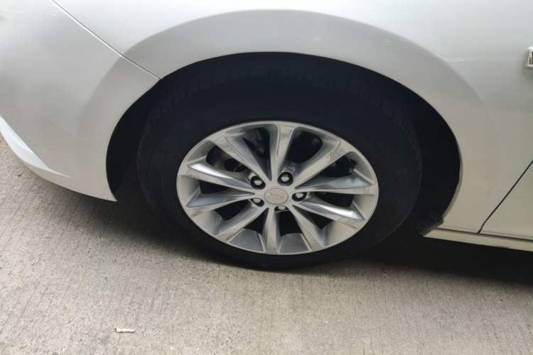Used Chevrolet Cruze 2018 320 Automatic Pioneer Sunroof Edition Left Front Wheel Hub