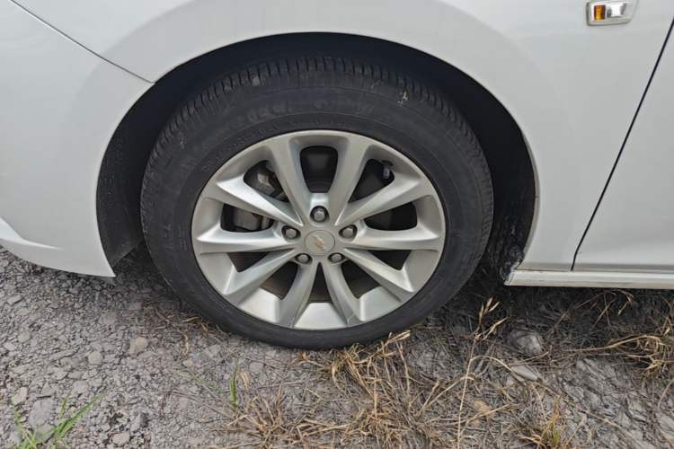 Used Chevrolet Cruze 2018 320 Automatic Pioneer Sunroof Edition Left Front Wheel Hub