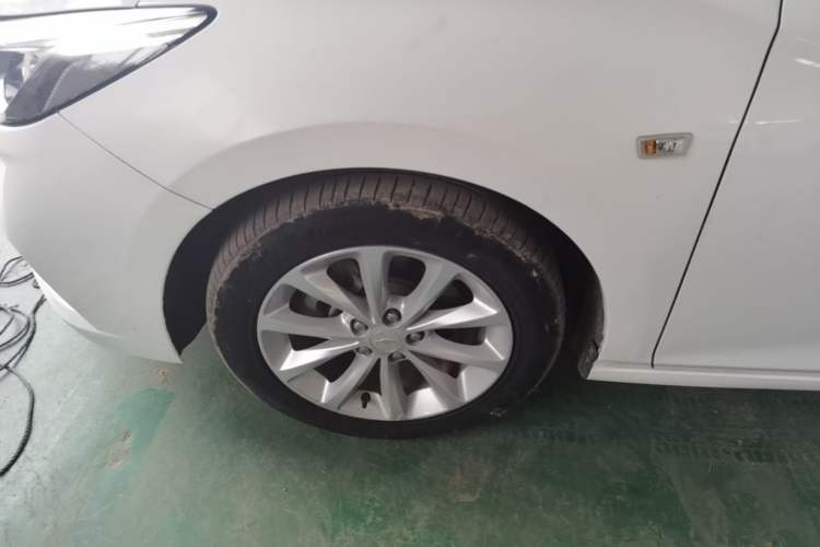Used Chevrolet Cruze 2018 320 Automatic Pioneer Sunroof Edition Left Front Wheel Hub