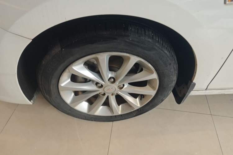 Used Chevrolet Cruze 2018 320 Automatic Pioneer Sunroof Edition Left Front Wheel Hub