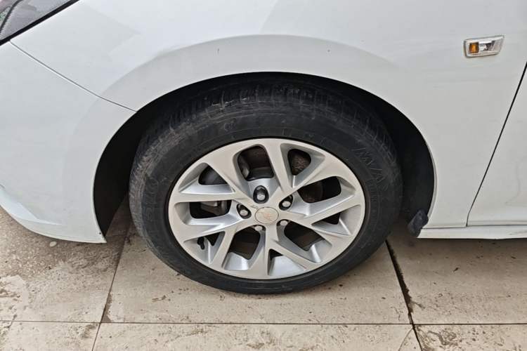 Used Chevrolet Cruze 2018 Hatchback 320 Automatic Xuanfeng Edition Left Front Wheel Hub
