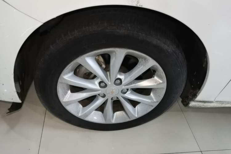 Used Chevrolet Cruze 2018 320 Automatic Pioneer Sunroof Edition Left Front Wheel Hub