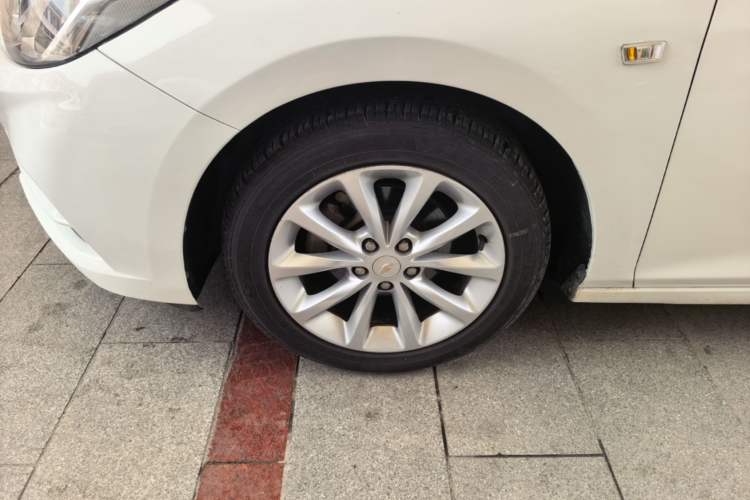 Used Chevrolet Cruze 2018 320 Automatic Pioneer Sunroof Edition Left Front Wheel Hub