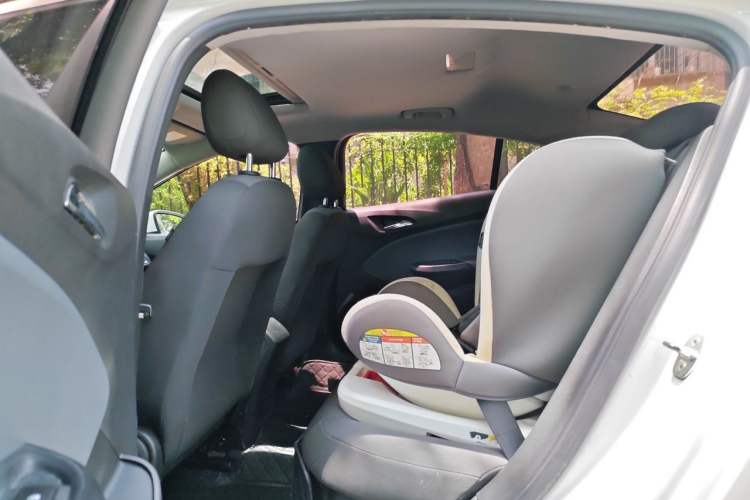 Used Chevrolet Cruze 2018 320 Automatic Pioneer Sunroof Edition Left Rear Seat