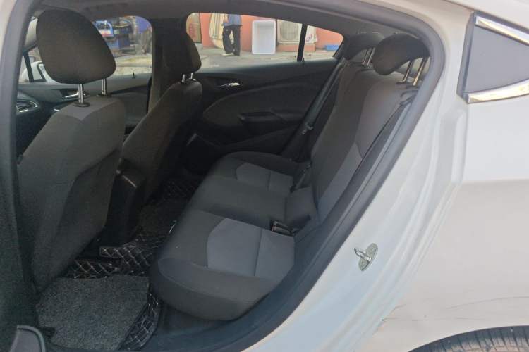 Used Chevrolet Cruze 2018 Hatchback 320 Automatic Pioneer Sunroof Edition Left Rear Seat