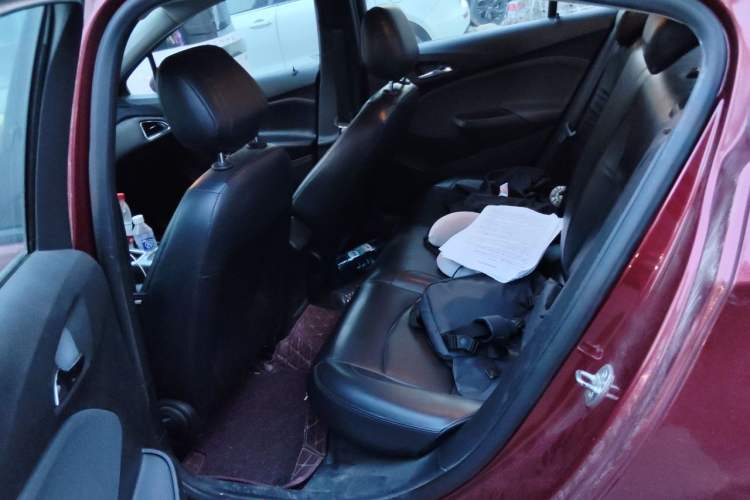Used Chevrolet Cruze 2018 320 Automatic Pioneer Sunroof Edition Left Rear Seat