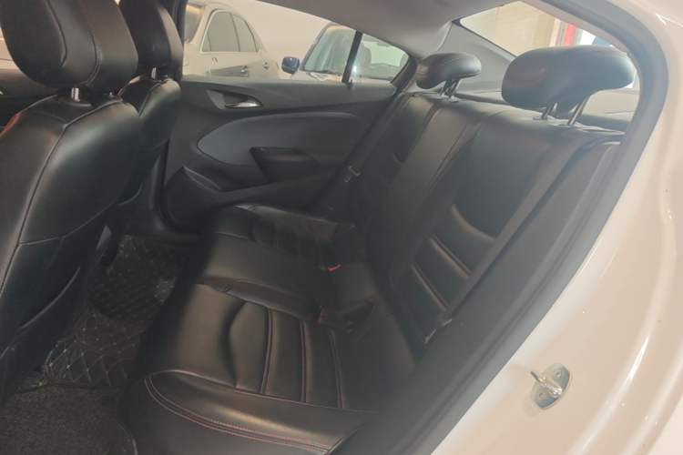 Used Chevrolet Cruze 2018 320 Automatic Pioneer Sunroof Edition Left Rear Seat