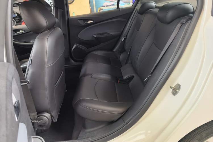Used Chevrolet Cruze 2018 320 Automatic Pioneer Sunroof Edition Left Rear Seat