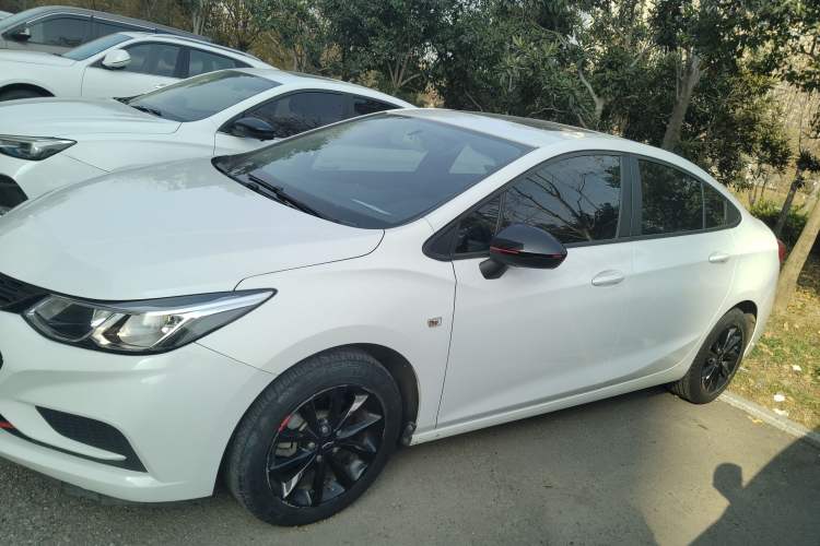 Used Chevrolet Cruze 2018 Redline 320 Automatic Pioneer Edition Left Side