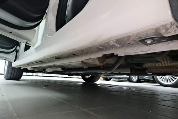 Used Chevrolet Cruze 2018 320 Automatic Pioneer Sunroof Edition Left Side Sill