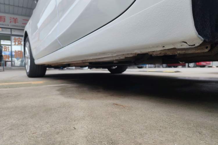 Used Chevrolet Cruze 2018 320 Automatic Pioneer Sunroof Edition Left Side Sill