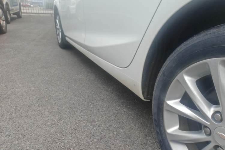 Used Chevrolet Cruze 2018 320 Automatic Pioneer Sunroof Edition Left Side Sill