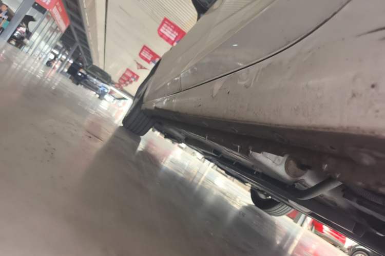 Used Chevrolet Cruze 2018 Hatchback 320 Automatic Pioneer Sunroof Edition Left Side Sill