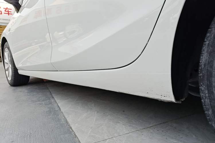 Used Chevrolet Cruze 2018 320 Automatic Pioneer Sunroof Edition Left Side Sill