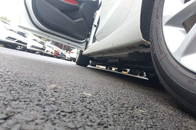 Used Chevrolet Cruze 2018 320 Automatic Pioneer Sunroof Edition Left Side Sill