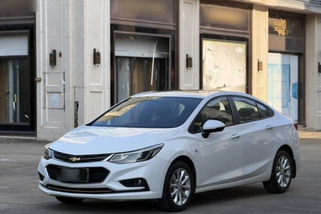 Chevrolet Cruze 2018 320 Automatic Pioneer Sunroof Edition de segunda mano