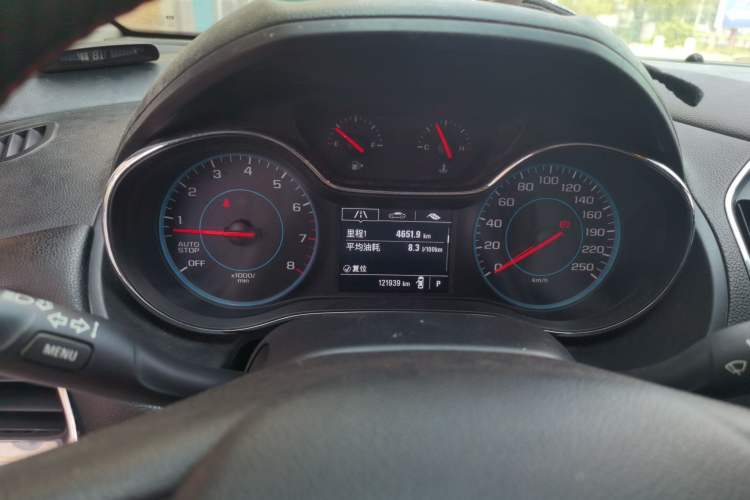 Used Chevrolet Cruze 2018 320 Automatic Pioneer Sunroof Edition Odometer Close Up