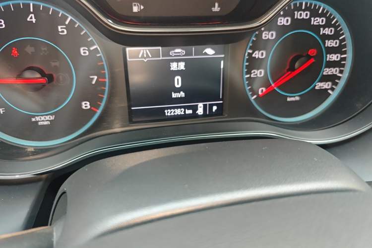 Used Chevrolet Cruze 2018 Hatchback 320 Automatic Pioneer Sunroof Edition Odometer Close Up