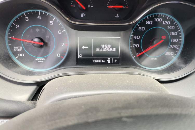 Used Chevrolet Cruze 2018 Hatchback 320 Automatic Pioneer Sunroof Edition Odometer Close Up
