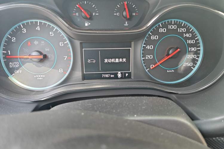 Used Chevrolet Cruze 2018 320 Automatic Pioneer Sunroof Edition Odometer Close Up
