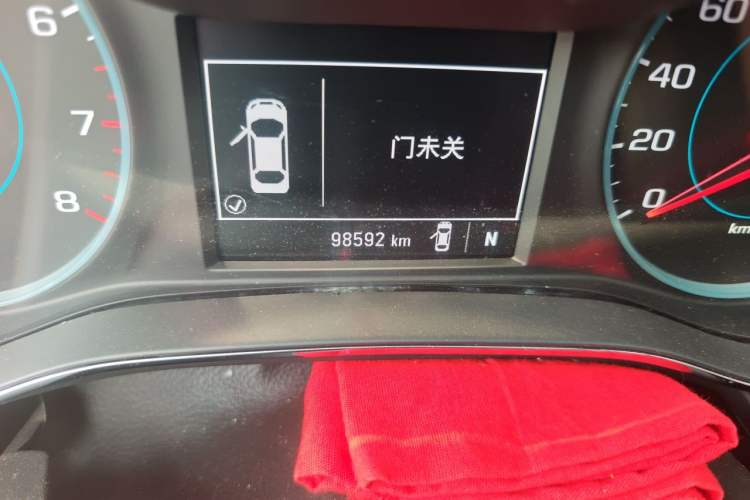 Used Chevrolet Cruze 2018 320 Automatic Pioneer Sunroof Edition Odometer Close Up