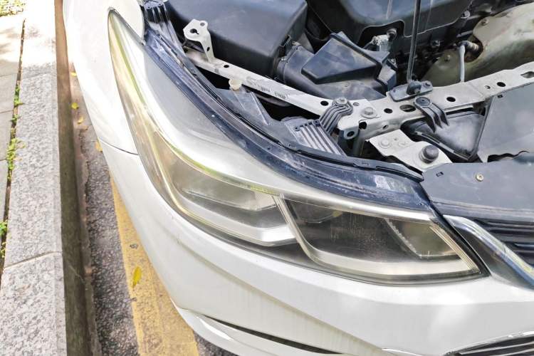 Used Chevrolet Cruze 2018 320 Automatic Pioneer Sunroof Edition Right Front Headlight
