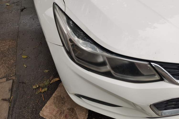 Used Chevrolet Cruze 2018 320 Automatic Pioneer Sunroof Edition Right Front Headlight