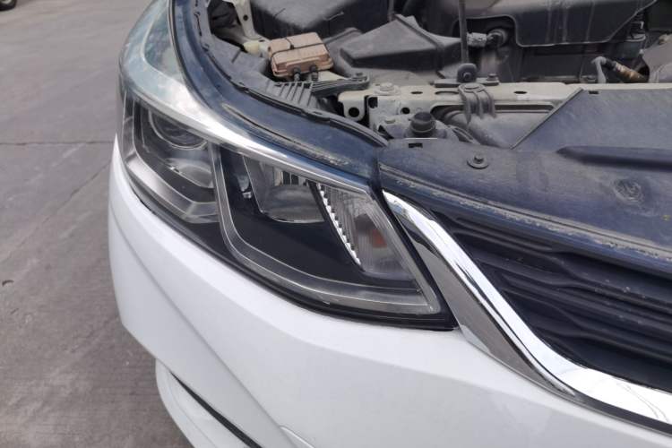 Used Chevrolet Cruze 2018 320 Automatic Pioneer Sunroof Edition Right Front Headlight