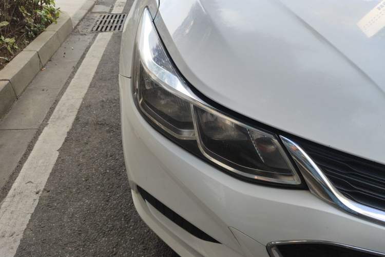 Used Chevrolet Cruze 2018 320 Automatic Pioneer Sunroof Edition Right Front Headlight