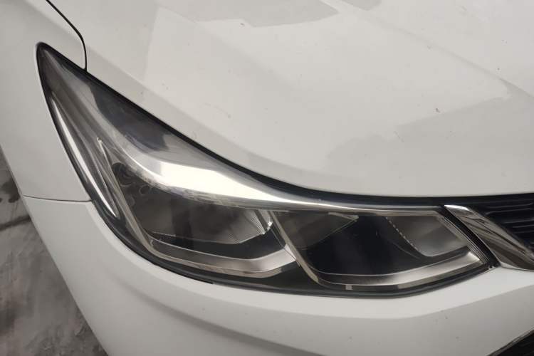 Used Chevrolet Cruze 2018 320 Automatic Pioneer Sunroof Edition Right Front Headlight