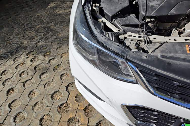 Used Chevrolet Cruze 2018 320 Automatic Pioneer Sunroof Edition Right Front Headlight