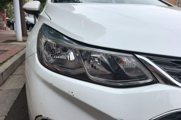 Used Chevrolet Cruze 2018 Hatchback 320 Manual Pioneer Edition Right Front Headlight