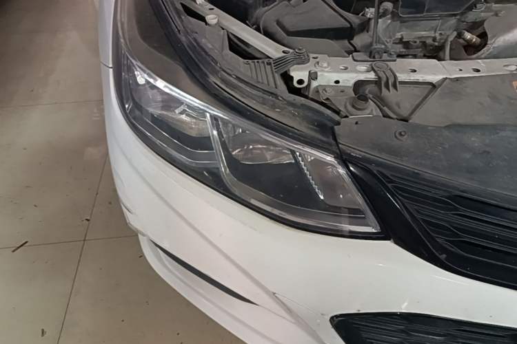 Used Chevrolet Cruze 2018 Redline 320 Automatic Pioneer Edition Right Front Headlight