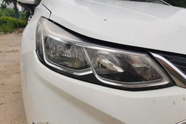 Used Chevrolet Cruze 2018 Hatchback 320 Automatic Pioneer Sunroof Edition Right Front Headlight