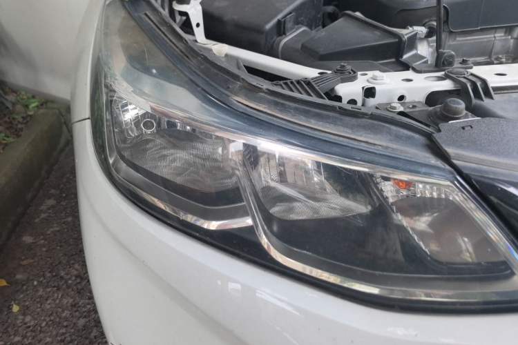 Used Chevrolet Cruze 2018 Redline 320 Automatic Pioneer Edition Right Front Headlight