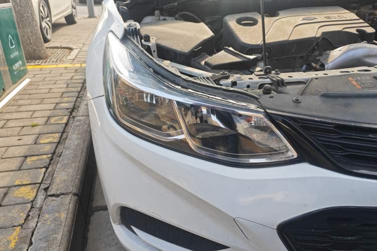 Used Chevrolet Cruze 2018 Redline 320 Automatic Pioneer Edition Right Front Headlight