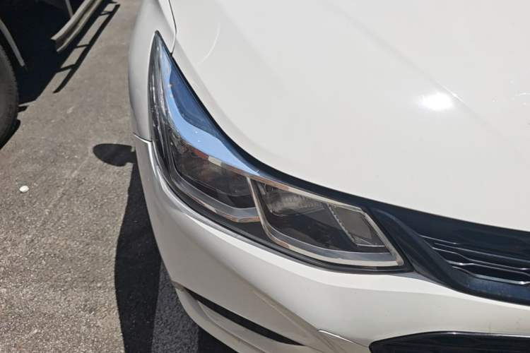 Used Chevrolet Cruze 2018 Redline 320 Automatic Pioneer Edition Right Front Headlight