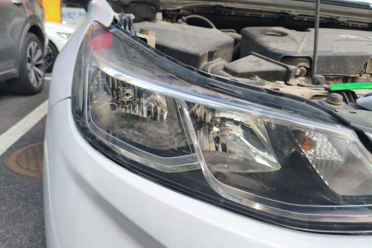Used Chevrolet Cruze 2018 320 Automatic Pioneer Sunroof Edition Right Front Headlight