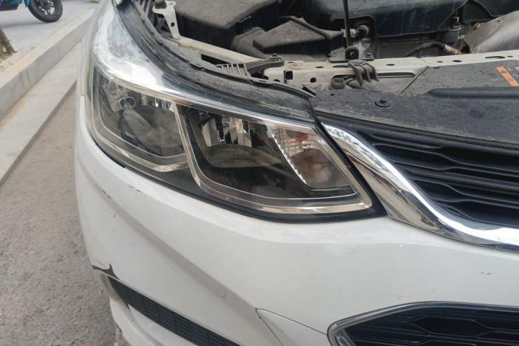 Used Chevrolet Cruze 2018 320 Automatic Pioneer Sunroof Edition Right Front Headlight