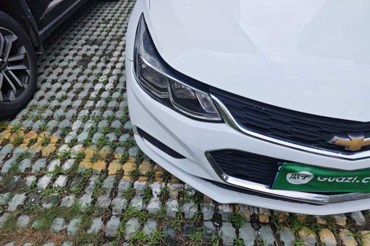 Used Chevrolet Cruze 2018 Hatchback 320 Automatic Pioneer Sunroof Edition Right Front Headlight