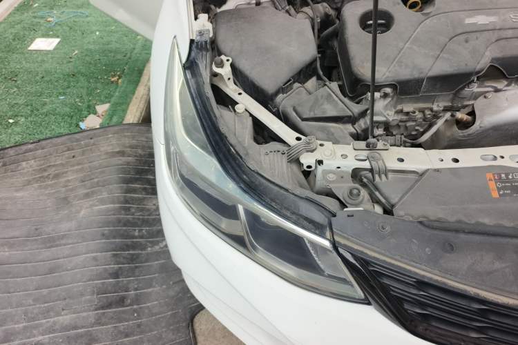 Used Chevrolet Cruze 2018 Redline 320 Automatic Pioneer Edition Right Front Headlight