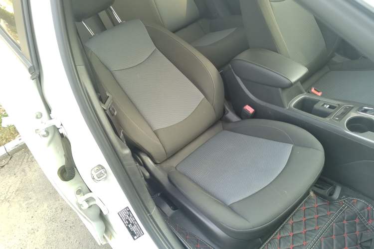Used Chevrolet Cruze 2018 Redline 320 Automatic Pioneer Edition Right Front Seat