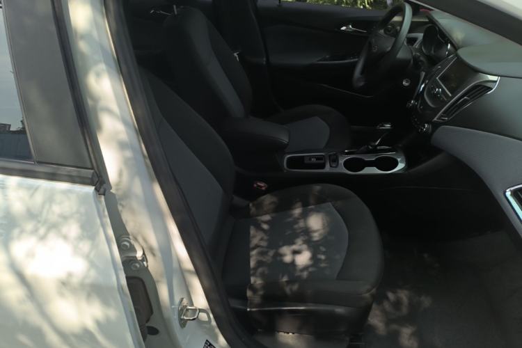 Used Chevrolet Cruze 2018 Redline 320 Automatic Pioneer Edition Right Front Seat