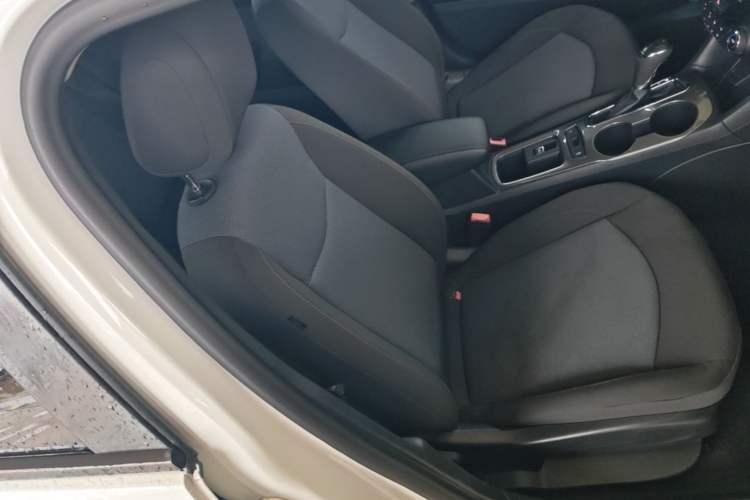 Used Chevrolet Cruze 2018 320 Automatic Pioneer Sunroof Edition Right Front Seat